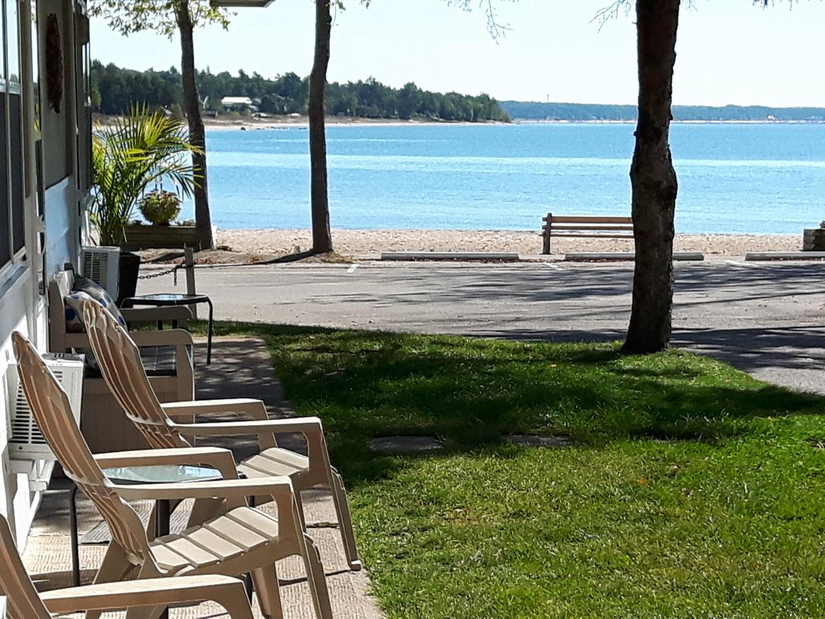 Balm Beach Resort And Motel Exterior foto